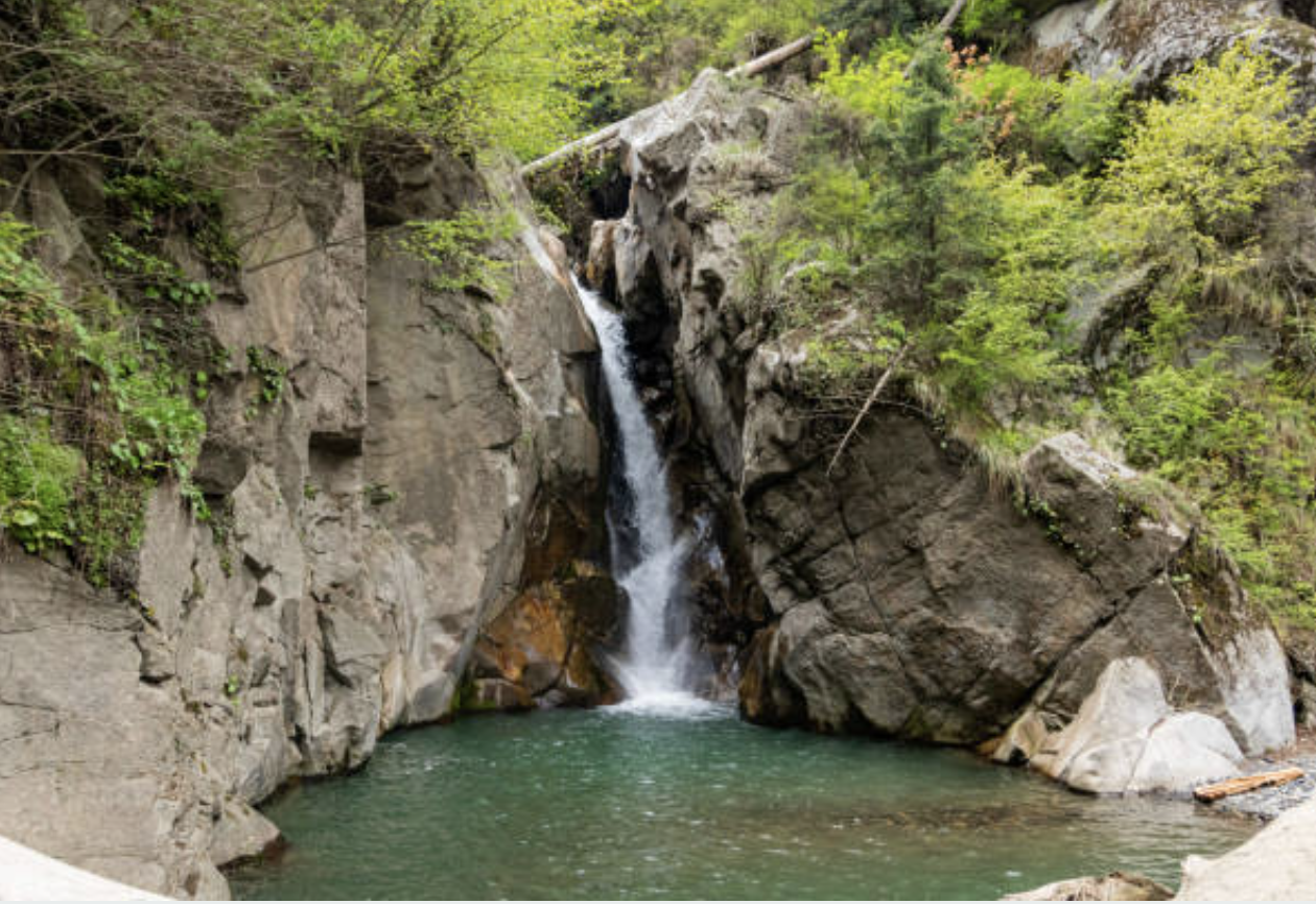 Hike to Chhoie Waterfall